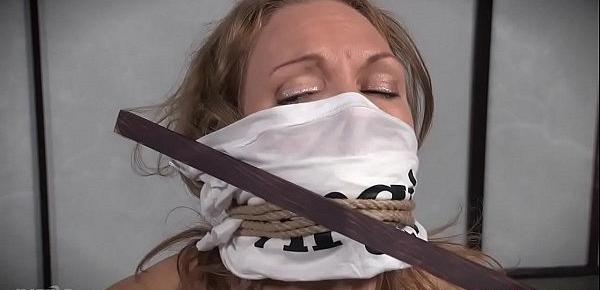  Sensory deprived and frog tied sub